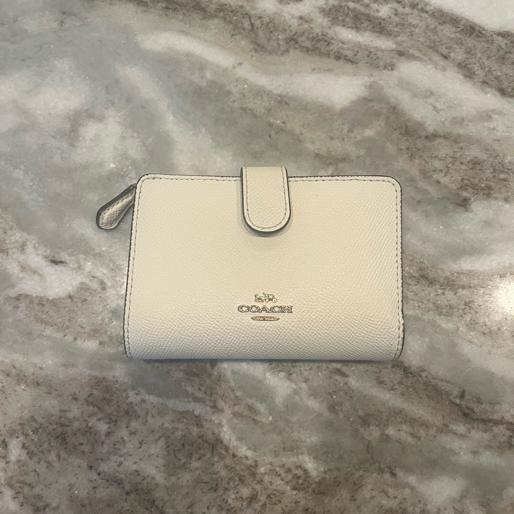 Coach Bifold Wallet with coin holder-Ivory Excellent Condition!